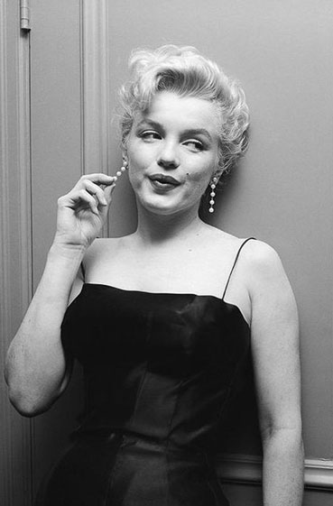 Is this beautiful actress Marilyn Monroe or Naomi Watts?