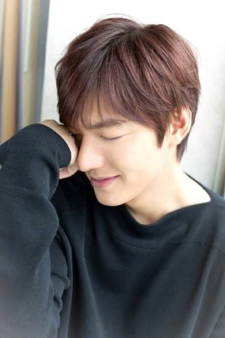 What show did Lee Min Ho debut on?