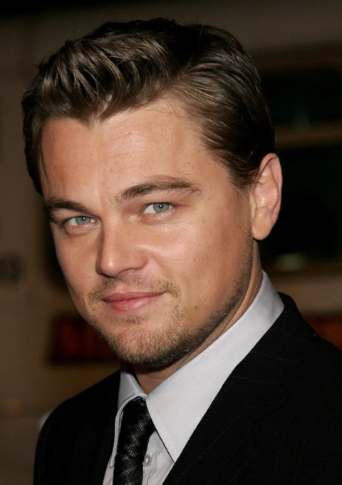 Jack plays by Leonardo DiCaprio or Billy Zane in the movie Titanic ？