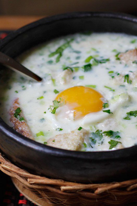 Which country's preferred breakfast is Changua?