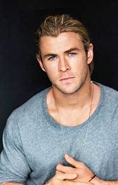 When was Chris Hemsworth born?