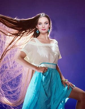 Are Crystal Gayle and Loretta Lynn Sisters?