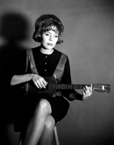 Rolling Stone called her "one of the greatest songwriters ever"，can you name her？