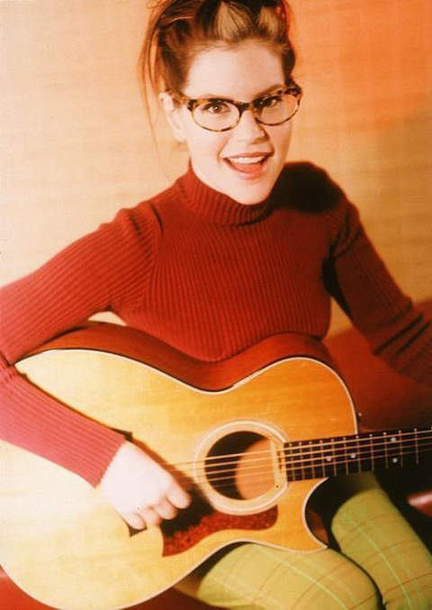 She is an American singer who won a Grammy Award,can you name her?