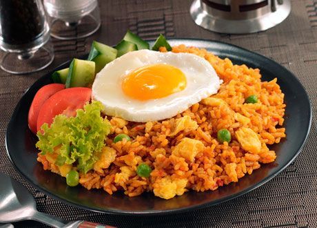 Which country's preferred breakfast is Nasi Goreng ?