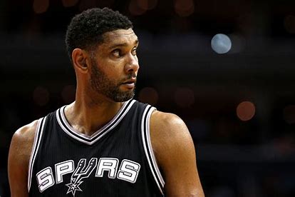 When did Tim Duncan officially announce his retirement?