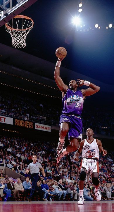 Does Karl Malone have a ring?