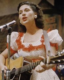 Is this country music singer Kitty Wells?