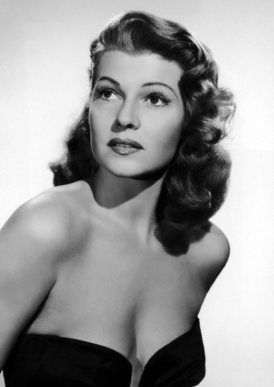 Did Rita Hayworth do her own singing in Gilda?