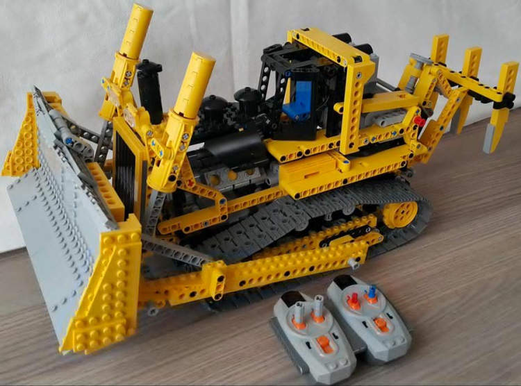 Motorized Bulldozer Set 8275